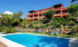 Apartamentos de lujo a la venta con impresionantes vistas al golf y al mar en Marbella - Benahavis 23729 