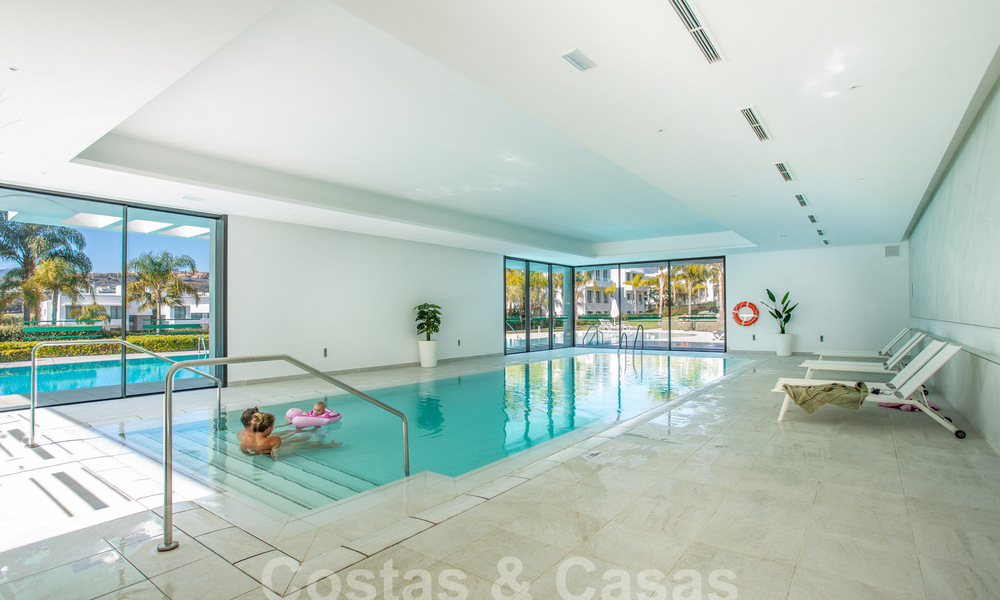 Cataleya en Estepona: apartamentos de diseño moderno en venta listos para mudarse, en el campo de golf de Atalaya entre Marbella y Estepona 65076