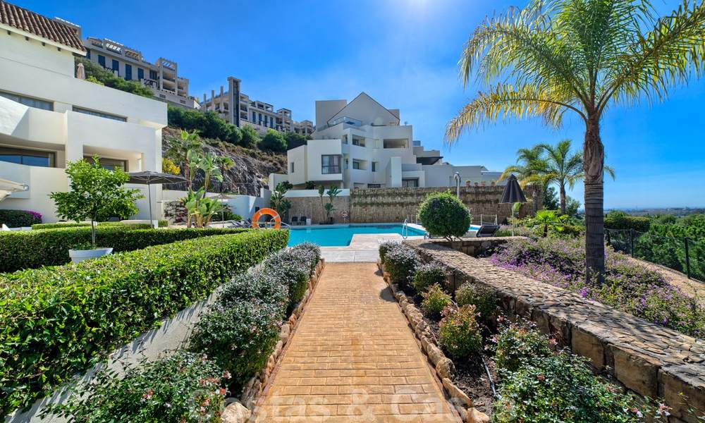 Modernos apartamentos de lujo en primera línea de golf con impresionantes vistas al golf y al mar en venta en Marbella - Benahavis 24061