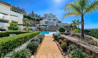 Modernos apartamentos de lujo en primera línea de golf con impresionantes vistas al golf y al mar en venta en Marbella - Benahavis 24061 