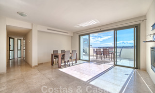 Modernos apartamentos de lujo en primera línea de golf con impresionantes vistas al golf y al mar en venta en Marbella - Benahavis 24065 