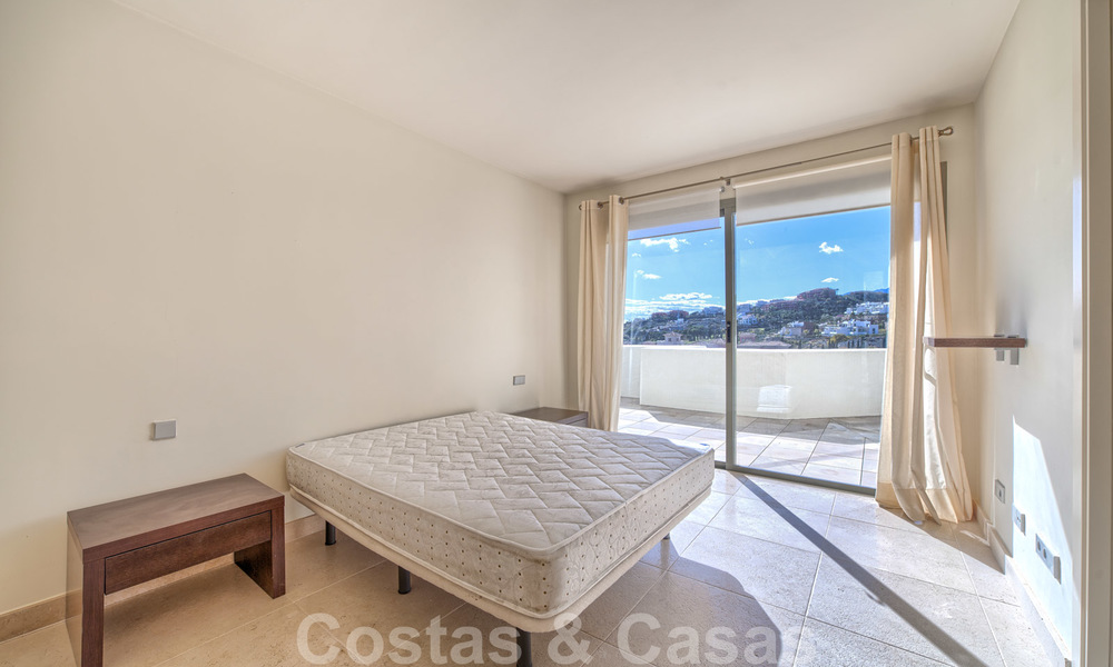 Modernos apartamentos de lujo en primera línea de golf con impresionantes vistas al golf y al mar en venta en Marbella - Benahavis 24069
