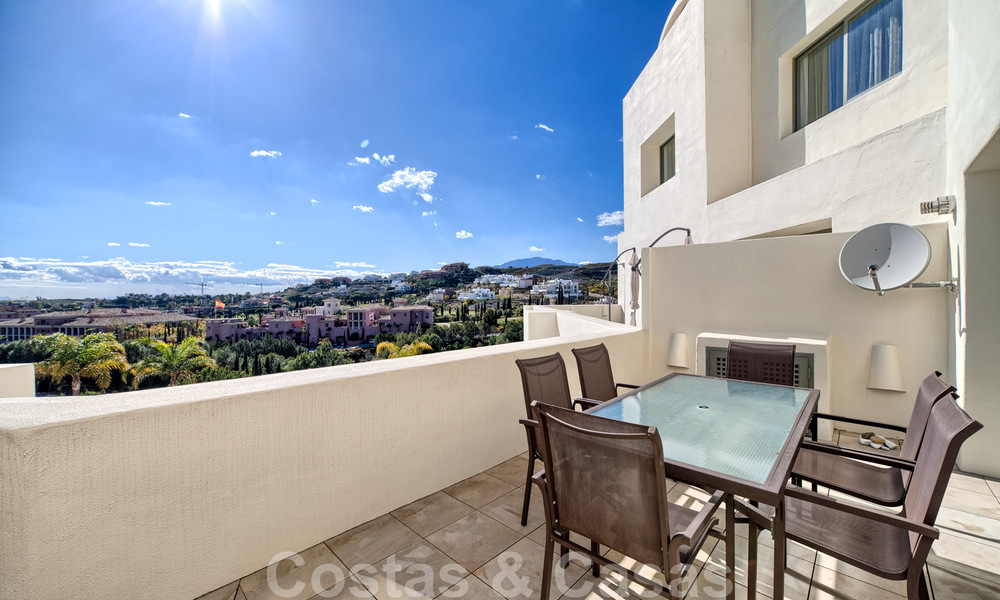 Modernos apartamentos de lujo en primera línea de golf con impresionantes vistas al golf y al mar en venta en Marbella - Benahavis 24074