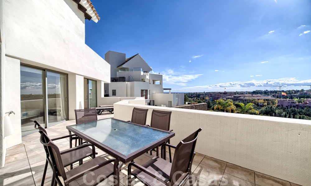 Modernos apartamentos de lujo en primera línea de golf con impresionantes vistas al golf y al mar en venta en Marbella - Benahavis 24075