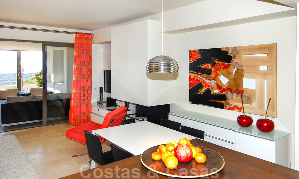 Modernos y espaciosos apartamentos de lujo con vistas al golf y al mar en venta en Marbella - Benahavis 24562