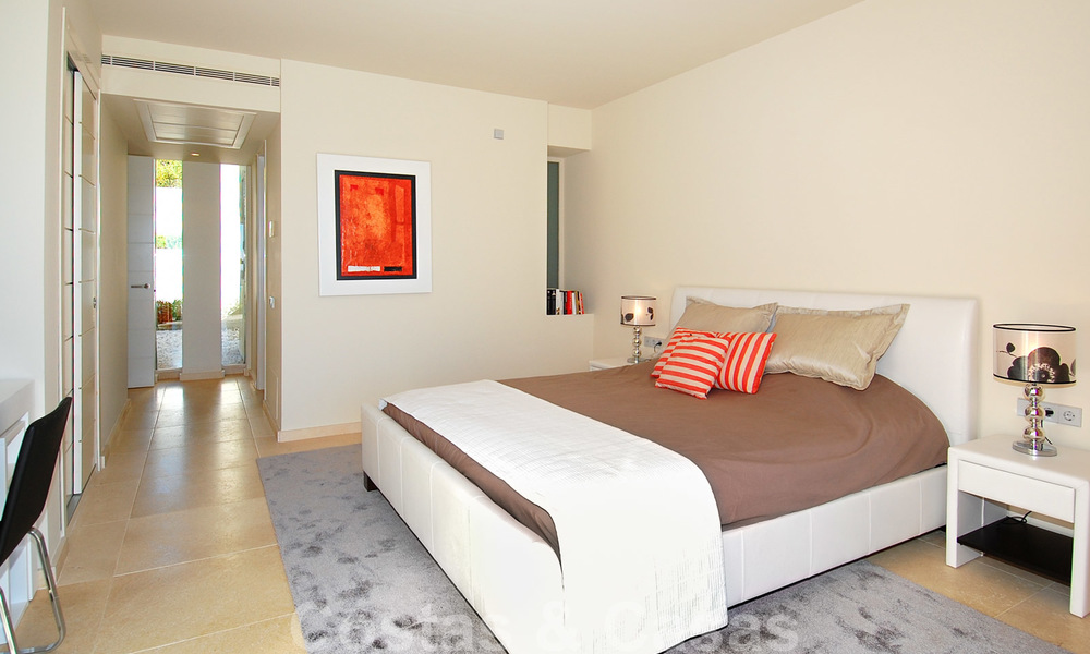 Modernos y espaciosos apartamentos de lujo con vistas al golf y al mar en venta en Marbella - Benahavis 24568