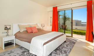 Modernos y espaciosos apartamentos de lujo con vistas al golf y al mar en venta en Marbella - Benahavis 24569 