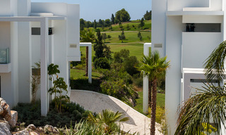 En venta en Atalaya Hills: Apartamentos de estilo moderno con vistas al golf y al mar en Benahavis - Marbella 24227 