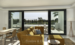 En venta en Atalaya Hills: Apartamentos de estilo moderno con vistas al golf y al mar en Benahavis - Marbella 24249 