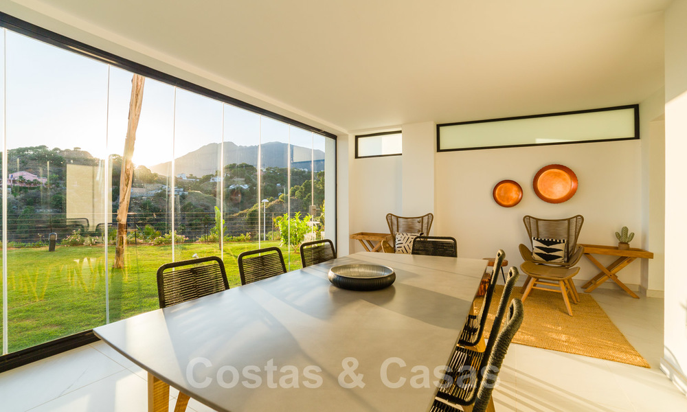 Elegantes y modernos apartamentos nuevos con vistas panorámicas a la montaña y al mar en venta en las colinas de Estepona 24374