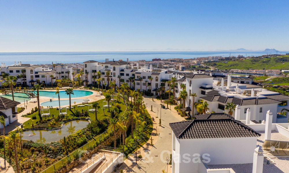 Elegantes y modernos apartamentos nuevos con vistas panorámicas a la montaña y al mar en venta en las colinas de Estepona 24378