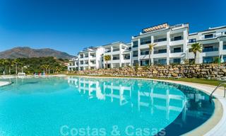 Elegantes y modernos apartamentos nuevos con vistas panorámicas a la montaña y al mar en venta en las colinas de Estepona 24381 