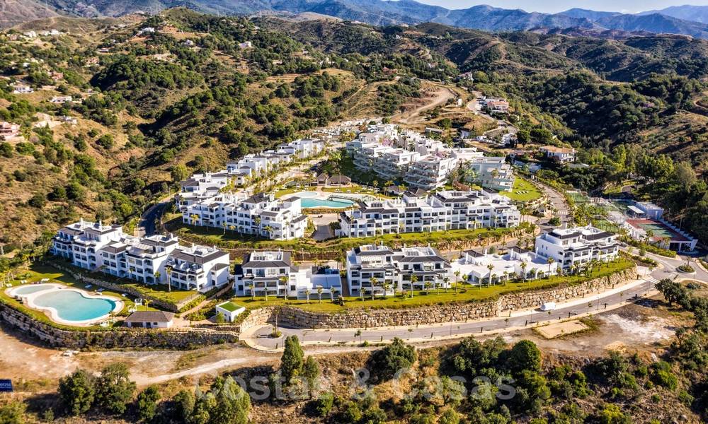 Elegantes y modernos apartamentos nuevos con vistas panorámicas a la montaña y al mar en venta en las colinas de Estepona 27716