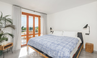 Elegante apartamento renovado en venta, directamente en el campo de golf en Nueva Andalucía - Marbella 24326 