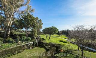 Elegante apartamento renovado en venta, directamente en el campo de golf en Nueva Andalucía - Marbella 24331 