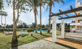 Elegante apartamento renovado en venta, directamente en el campo de golf en Nueva Andalucía - Marbella 24333 