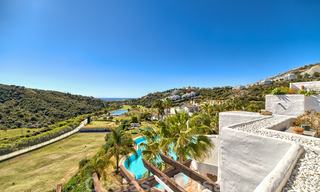 Impresionante ático en un exclusivo complejo cerrado en primera línea de golf con vistas panorámicas - La Quinta, Benahavis - Marbella 24443 
