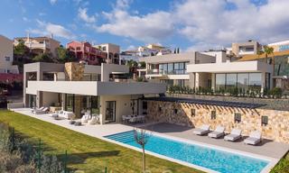 Villas modernas contemporáneas de nueva construcción en venta en Nueva Andalucía, Marbella 24469 
