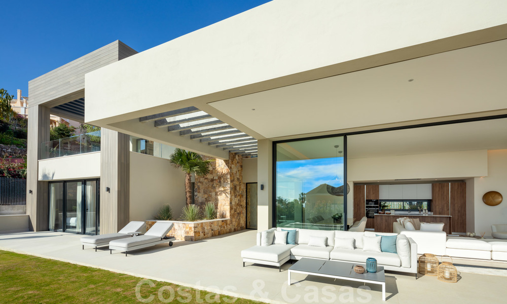 Villas modernas contemporáneas de nueva construcción en venta en Nueva Andalucía, Marbella 24477
