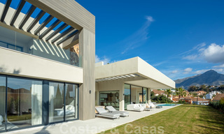 Villas modernas contemporáneas de nueva construcción en venta en Nueva Andalucía, Marbella 24478 