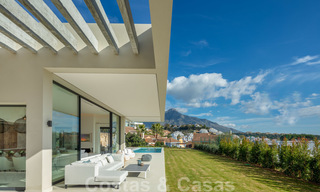 Villas modernas contemporáneas de nueva construcción en venta en Nueva Andalucía, Marbella 24479 
