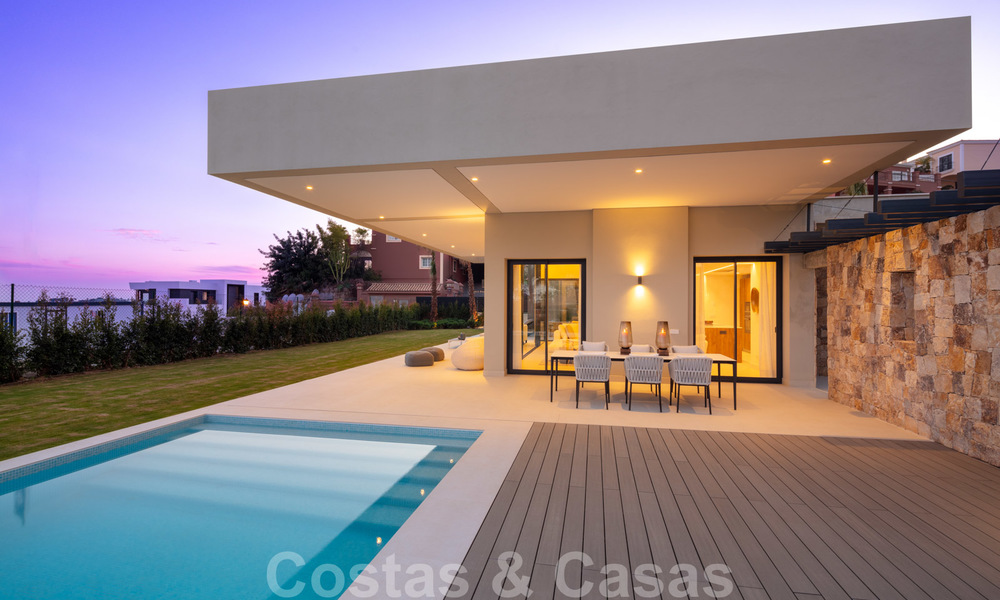Villas modernas contemporáneas de nueva construcción en venta en Nueva Andalucía, Marbella 24484