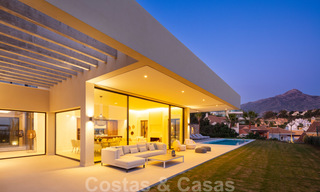 Villas modernas contemporáneas de nueva construcción en venta en Nueva Andalucía, Marbella 24487 