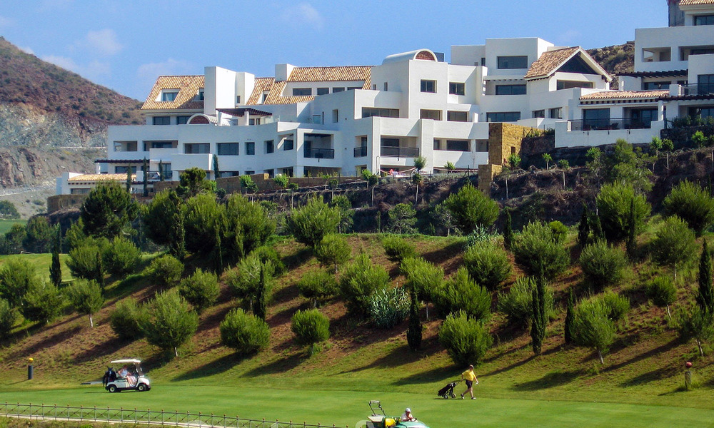TEE 5 : Modernos apartamentos de lujo en primera línea de golf con impresionantes vistas al golf y al mar en venta en Marbella - Benahavis 24521