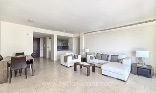 TEE 5 : Modernos apartamentos de lujo en primera línea de golf con impresionantes vistas al golf y al mar en venta en Marbella - Benahavis 24526 