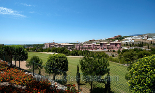 TEE 5 : Modernos apartamentos de lujo en primera línea de golf con impresionantes vistas al golf y al mar en venta en Marbella - Benahavis 24533 