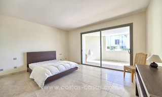 TEE 5 : Modernos apartamentos de lujo en primera línea de golf con impresionantes vistas al golf y al mar en venta en Marbella - Benahavis 24545 