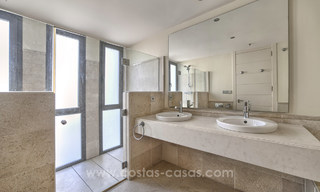 TEE 5 : Modernos apartamentos de lujo en primera línea de golf con impresionantes vistas al golf y al mar en venta en Marbella - Benahavis 24546 