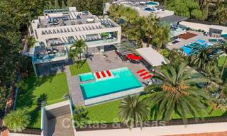 Se vende una exclusiva villa contemporánea con vistas panorámicas al mar en Marbella Este 24592 
