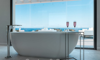 Se vende una exclusiva villa contemporánea con vistas panorámicas al mar en Marbella Este 24606 