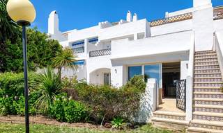 Renovado de estilo contemporáneo, apartamento dúplex en venta con vistas al mar en la Nueva Milla de Oro entre Marbella y Estepona 24734 