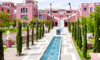 Alanda Los Flamingos Golf: Modernos y espaciosos apartamentos de lujo con vistas al golf y al mar en venta en Marbella - Benahavis 24712 