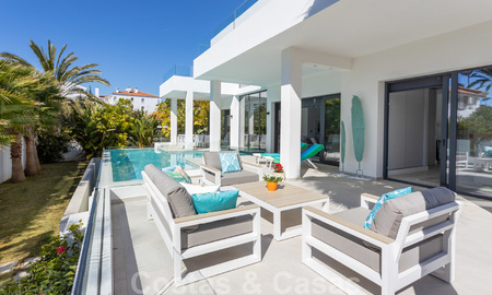 VENDIDO. Hermosa y moderna villa cerca de la playa, lista para mudarse, Marbella Este. Precio reducido. 24798