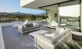 Nuevo apartamento de diseño moderno listo para mudarse en venta, en el campo de golf entre Marbella y Estepona 24847 