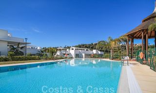 Moderno ático en venta con vistas al campo de golf y al mar Mediterráneo en Benahavis - Marbella 24860 