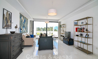 Moderno ático en venta con vistas al campo de golf y al mar Mediterráneo en Benahavis - Marbella 24864 