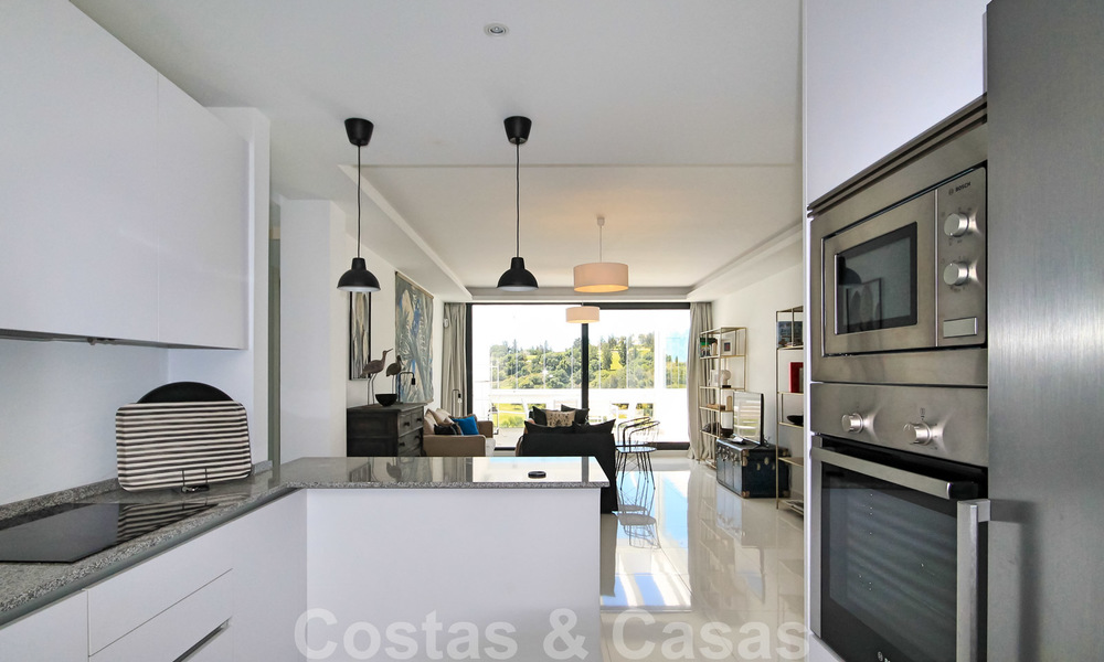 Moderno ático en venta con vistas al campo de golf y al mar Mediterráneo en Benahavis - Marbella 24866