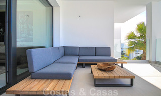 Moderno apartamento en venta con vistas al campo de golf en Benahavis - Marbella 24884 