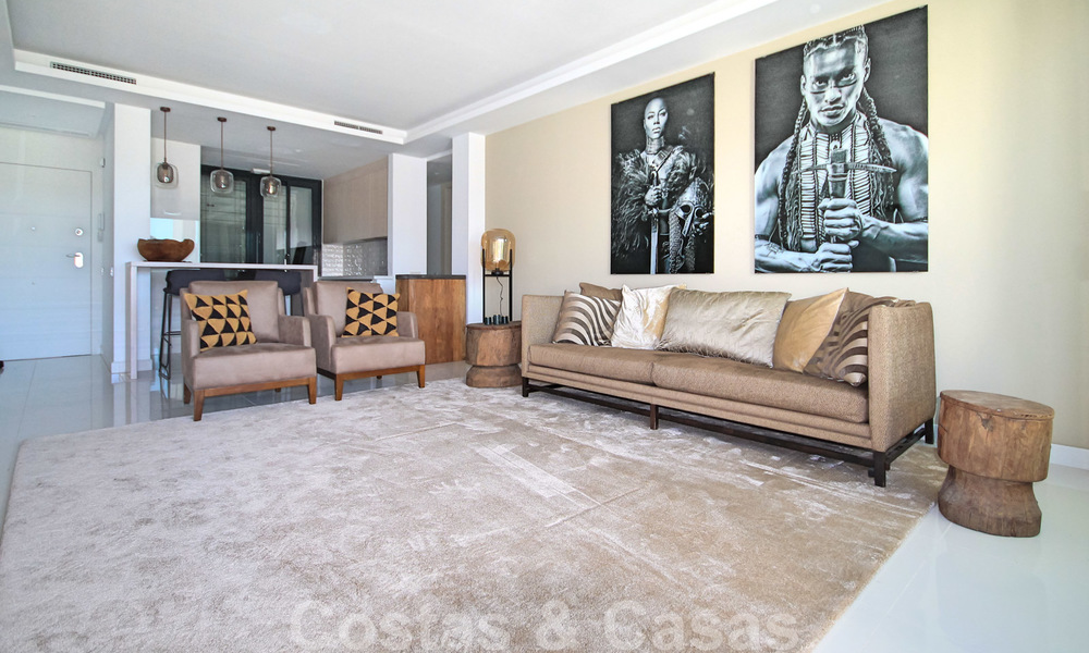 Moderno apartamento en venta con vistas al campo de golf en Benahavis - Marbella 24885