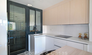 Moderno apartamento en venta con vistas al campo de golf en Benahavis - Marbella 24886 