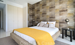Moderno apartamento en venta con vistas al campo de golf en Benahavis - Marbella 24888 