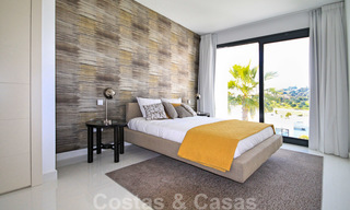 Moderno apartamento en venta con vistas al campo de golf en Benahavis - Marbella 24889 