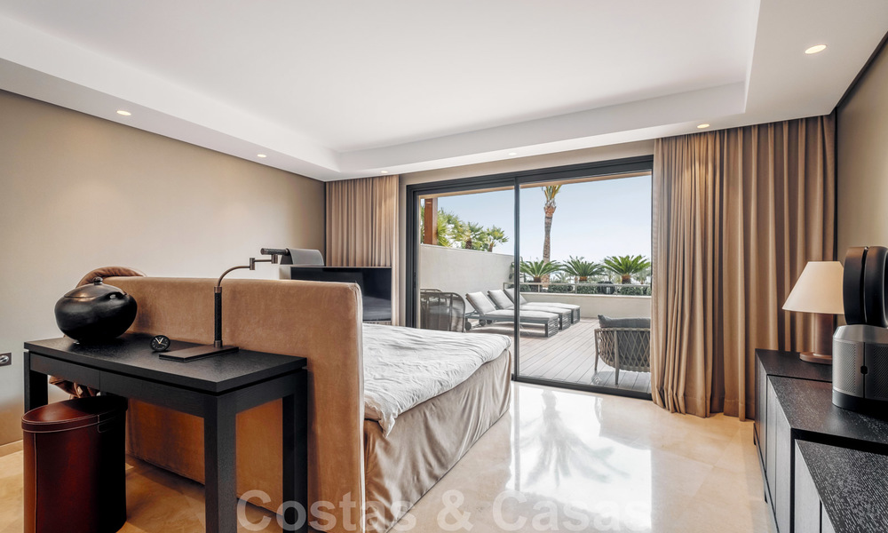 Exclusivo y moderno apartamento en venta con un interior de lujo contemporáneo en Sierra Blanca, Milla de Oro, Marbella 24965