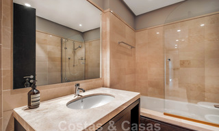 Exclusivo y moderno apartamento en venta con un interior de lujo contemporáneo en Sierra Blanca, Milla de Oro, Marbella 24969 