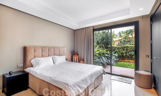 Exclusivo y moderno apartamento en venta con un interior de lujo contemporáneo en Sierra Blanca, Milla de Oro, Marbella 24970 