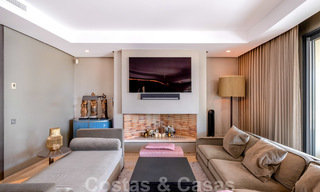Exclusivo y moderno apartamento en venta con un interior de lujo contemporáneo en Sierra Blanca, Milla de Oro, Marbella 24972 